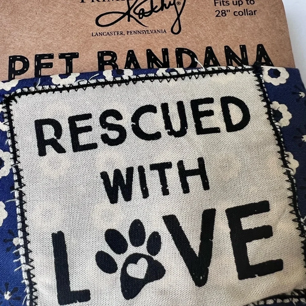 ‘Rescued with Love’ dog bandana. Fits‎ up to 28”.